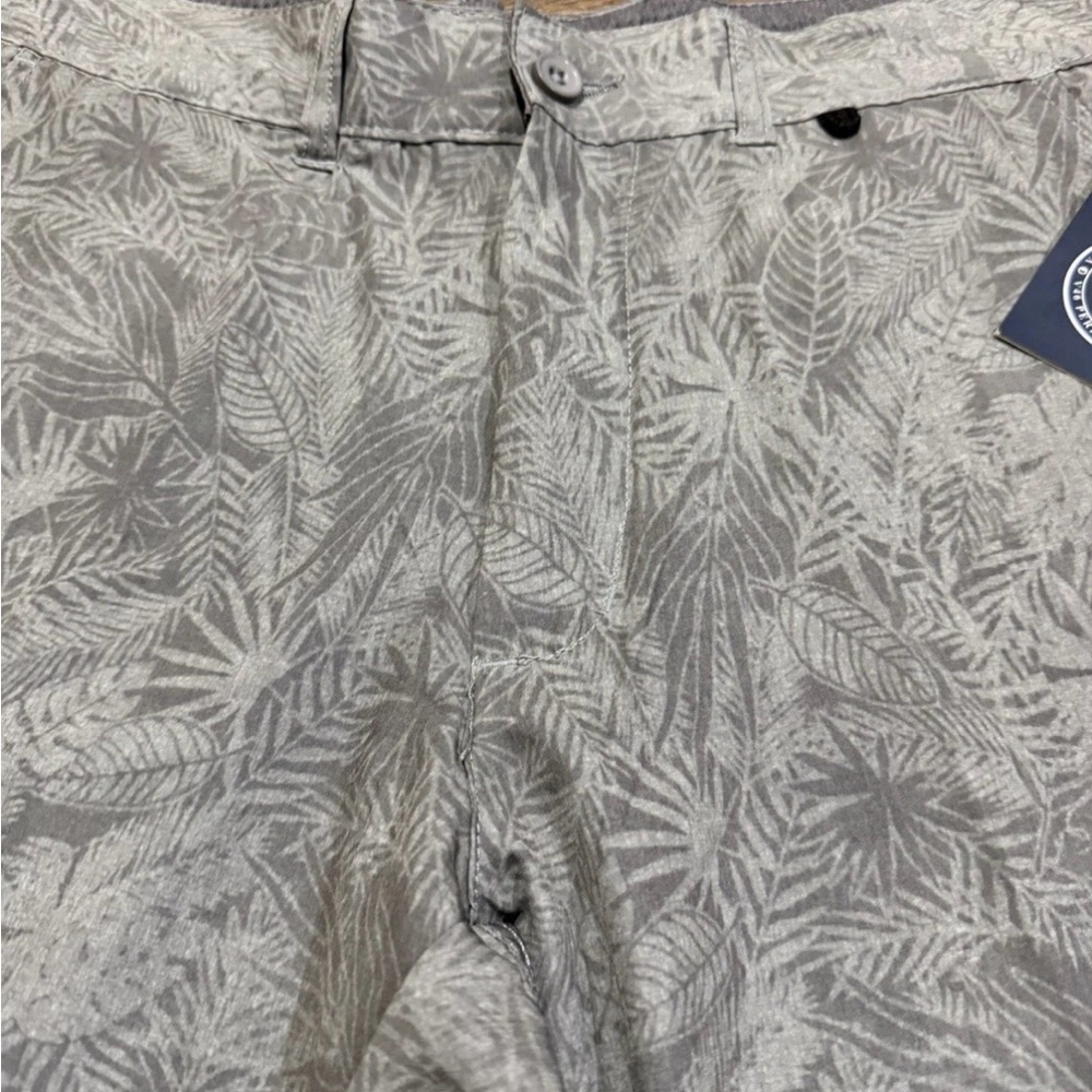 Vintage 1946 Tropical Gray Leaf Print Performance Golf Shorts - Picture 3 of 7